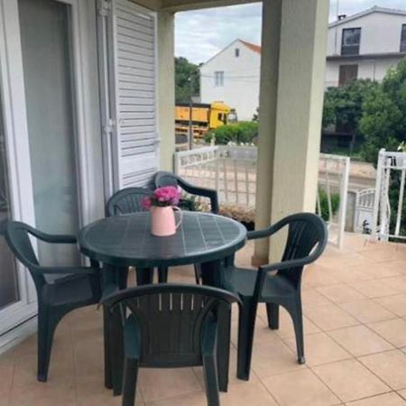Apartman Kurtov Lägenhet Pakoštane Exteriör bild
