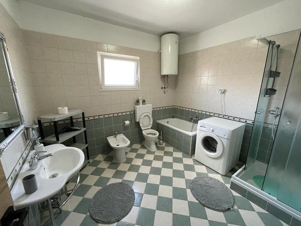 Apartman Kurtov Lägenhet Pakoštane Exteriör bild