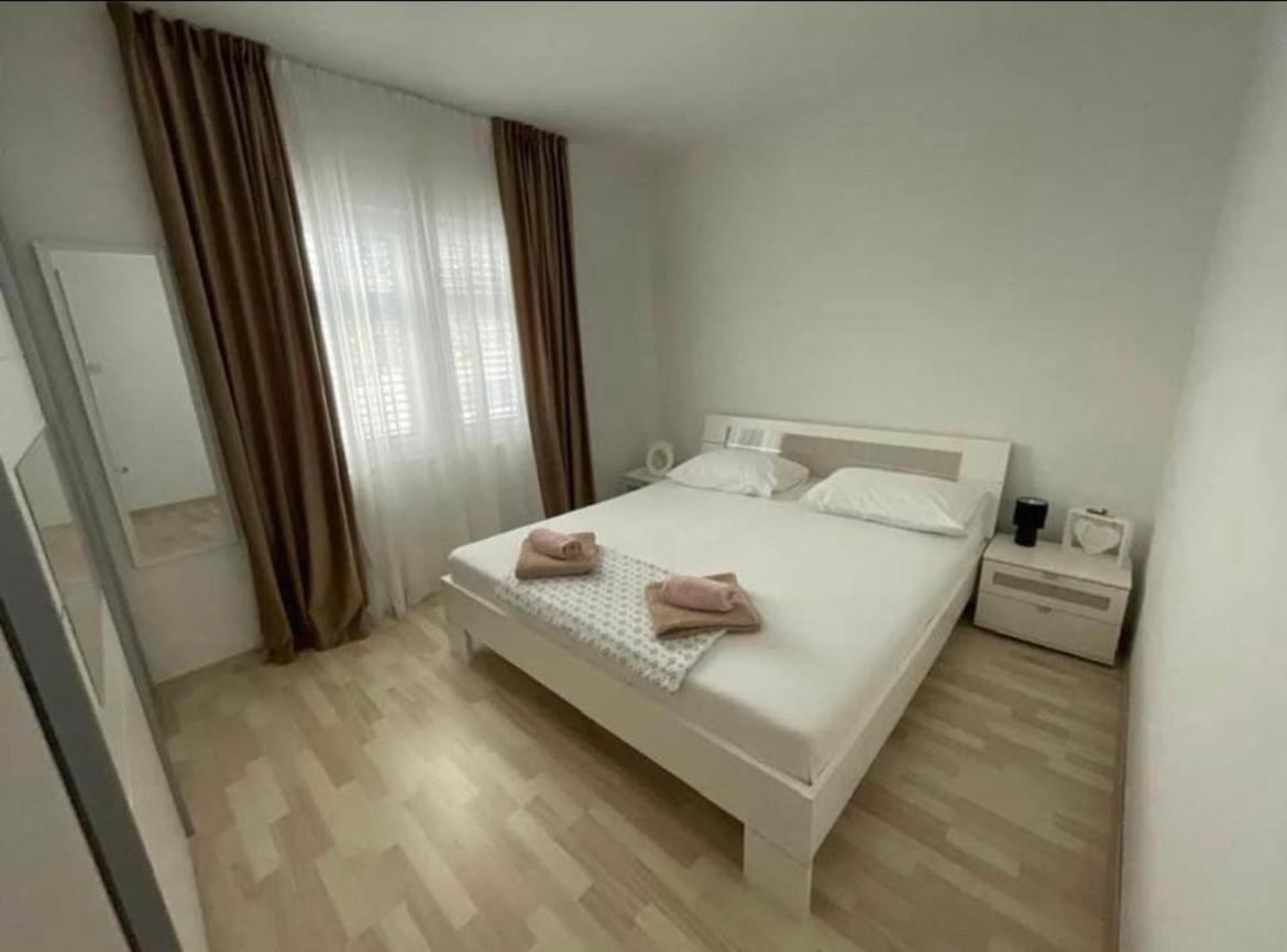 Apartman Kurtov Lägenhet Pakoštane Exteriör bild
